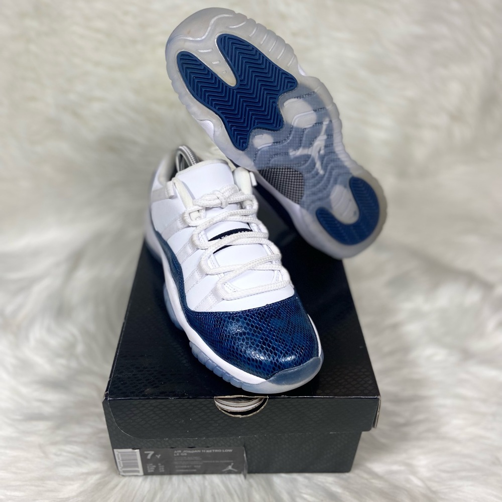Air Jordan 11 retro low navy snakeskin size 7